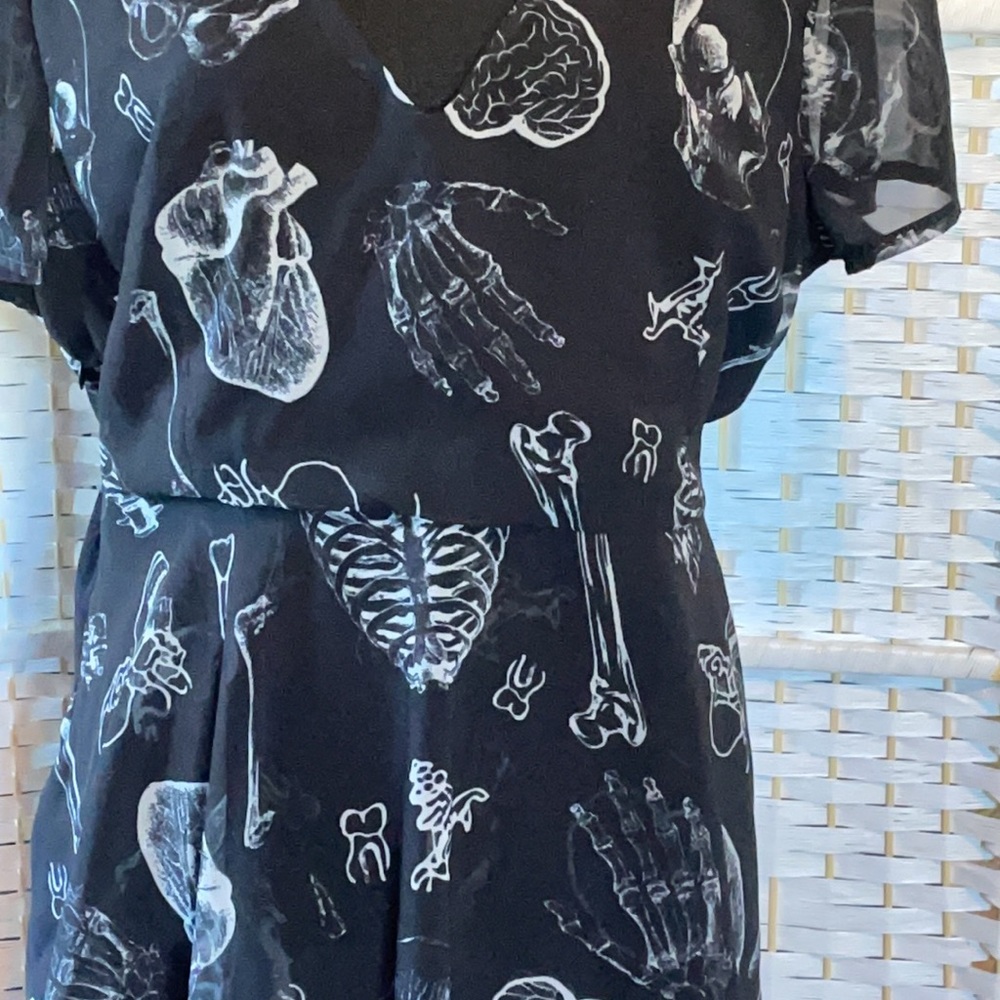 🔥Skeleton pattern long blouse🔥 - Picture 2 of 3